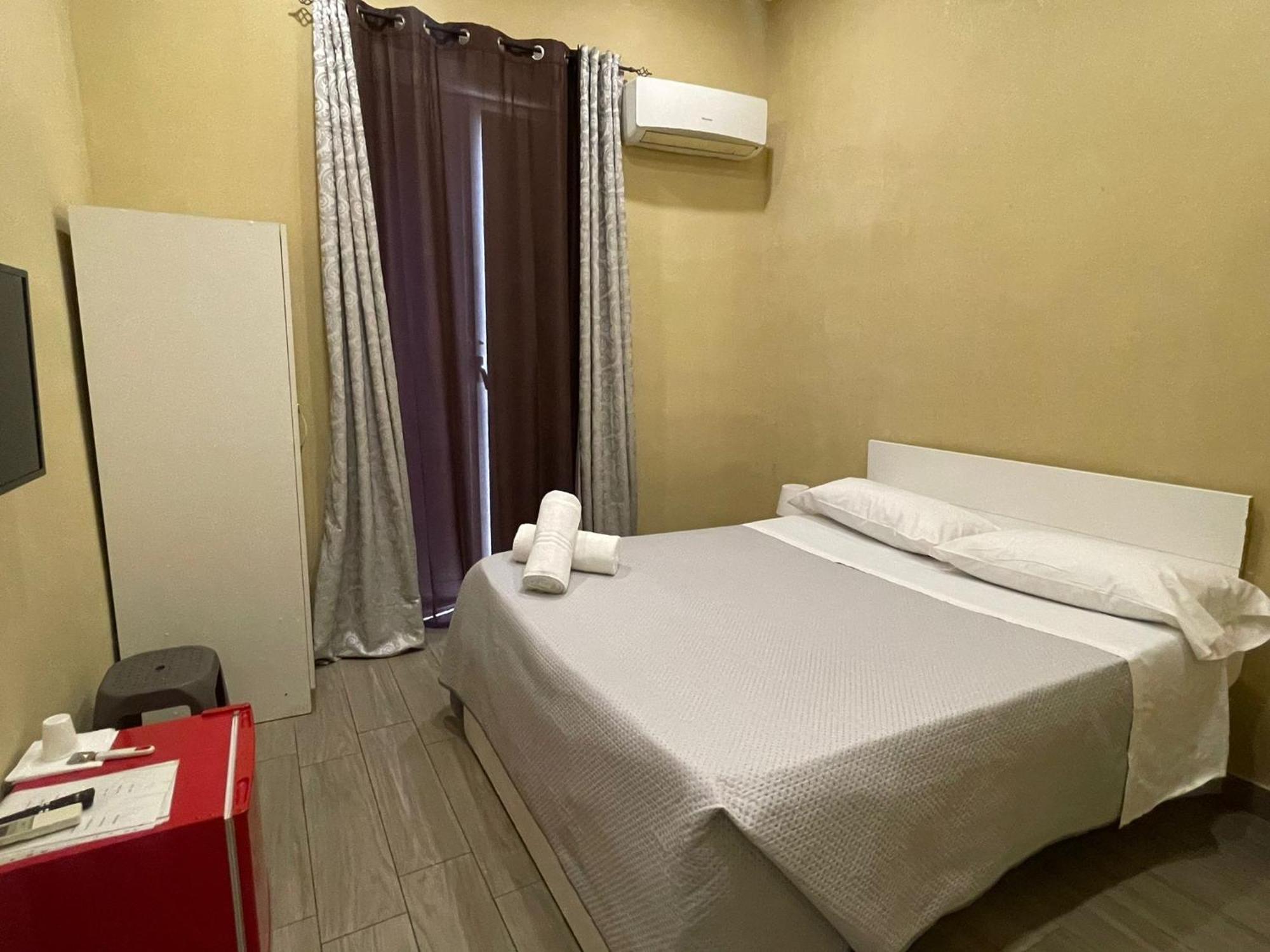 Royal Dante Bed and Breakfast Napels Buitenkant foto